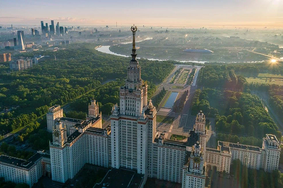 Главное здание МГУ имени М.В. Ломоносова